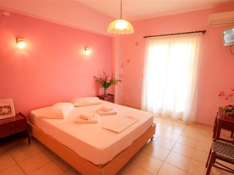 Bella Vista Beach Hotel And Studios بينيتسيس المظهر الخارجي الصورة